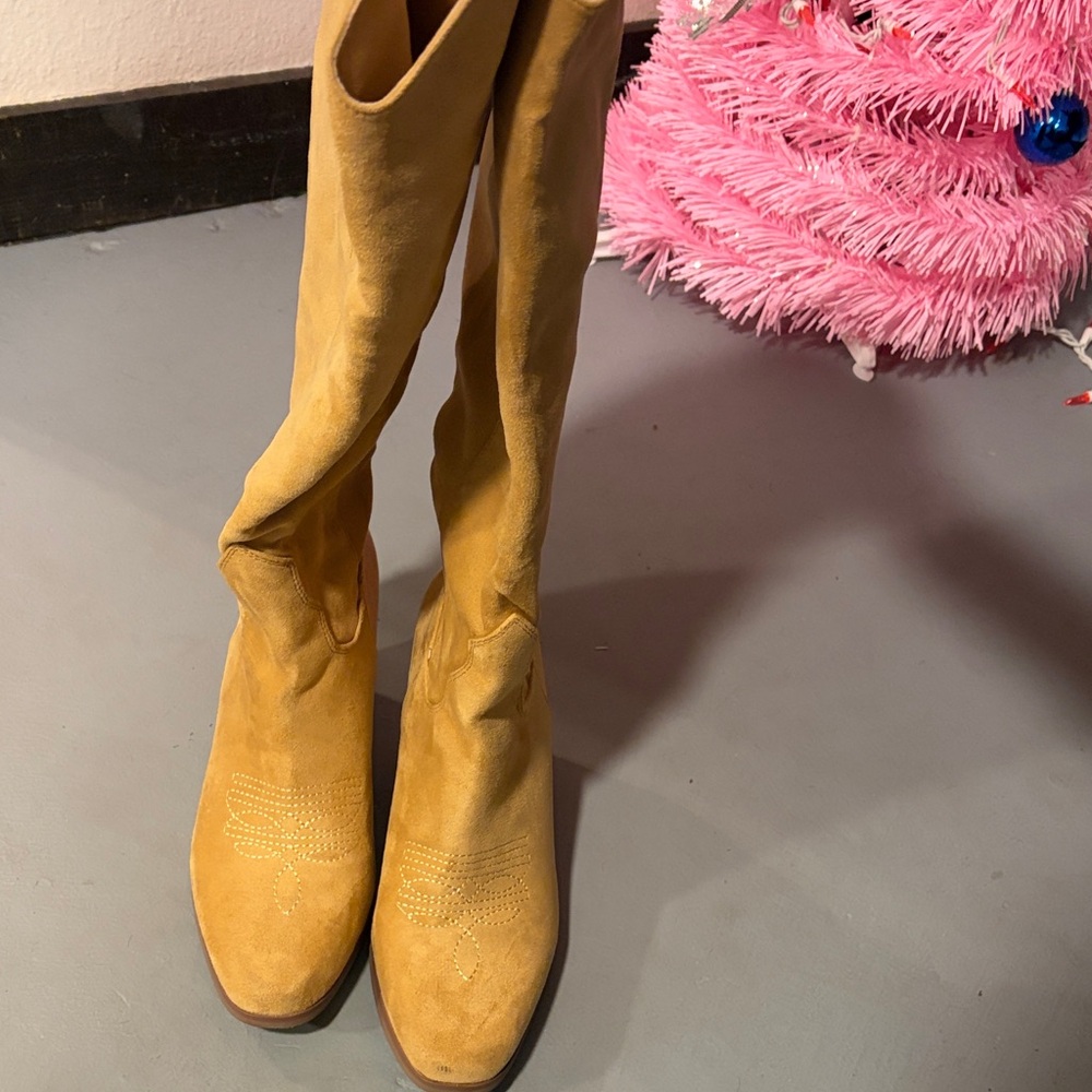 Stylish Tan Women's Boots